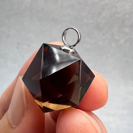 【ガウリシャンカール産】天然ヒマラヤ水晶"手磨き加工"イコサヘドロン"ペンダントトップ③/GauriShankar Himalayan Quartz "Icosahedron"Pendant Top