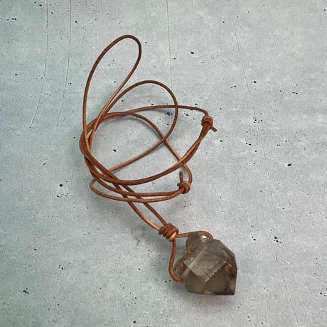 【ガウリシャンカール産】天然ヒマラヤスモーキークォーツ革紐ペンダント⑤/iGauriShankar Himalayan Smoky Quartz Pendant