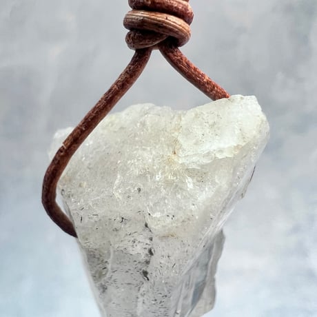 【カイラス産】天然ヒマラヤ水晶革紐付きペンダント⑨/Kailash Himalayan Quartz Pendant