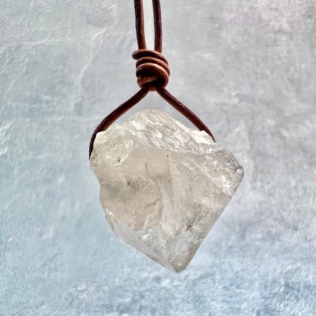 【カイラス産】天然ヒマラヤ水晶革紐付きペンダント④/Kailash Himalayan Quartz Pendant