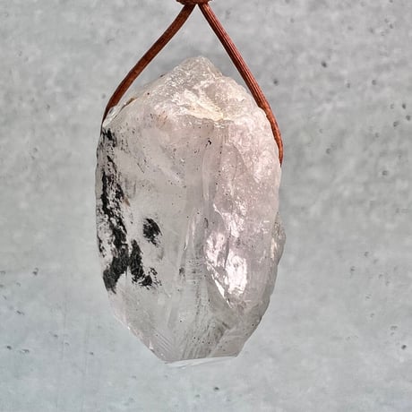【カイラス産】天然ヒマラヤ水晶革紐付きペンダント⑤/Kailash Himalayan Quartz Pendant