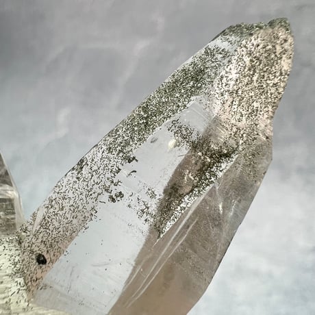 【ガネッシュヒマール産】クローライトイン天然ヒマラヤ水晶/GaneshHimal Chlorite&Albite in Himalayan Quartz