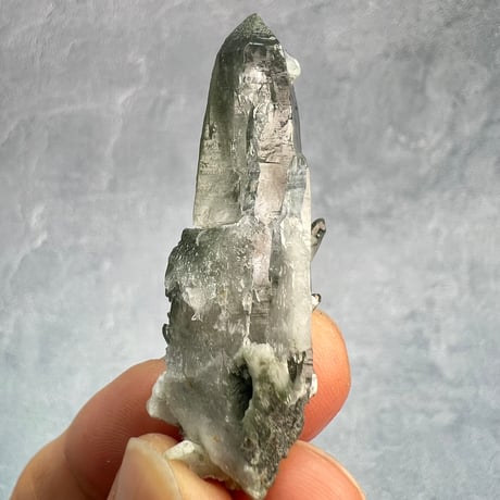 【ガネッシュヒマール産】クローライトイン天然ヒマラヤ水晶/GaneshHimal Chlorite&Albite in Himalayan Quartz