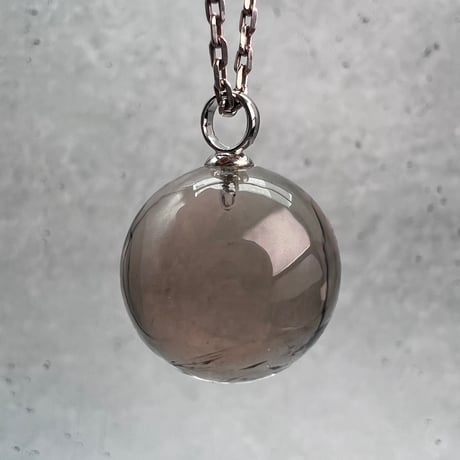 【ガウリシャンカール産】天然ヒマラヤスモーキークォーツスフィアペンダントトップ②/GauriShankar Himalayan Smoky Quartz Sphere Pendant Top