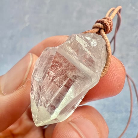 【カイラス産】天然ヒマラヤ水晶革紐付きペンダント⑪/Kailash Himalayan Quartz Pendant
