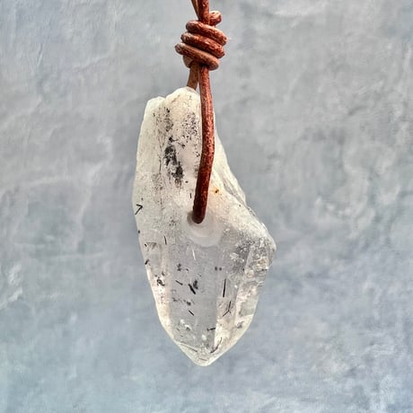 【カイラス産】天然ヒマラヤ水晶革紐付きペンダント⑩/Kailash Himalayan Quartz Pendant