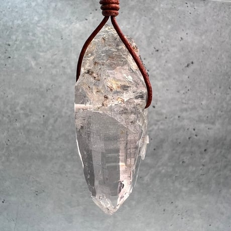 【ガネッシュヒマール産】天然ヒマラヤ水晶革紐付きペンダント③/GaneshHimal Limonite in Natural Pendant