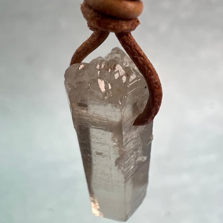 【ガウリシャンカール産】天然ヒマラヤスモーキークォーツ革紐ペンダント⑧/GauriShankar Himalayan Smoky Quartz Pendant