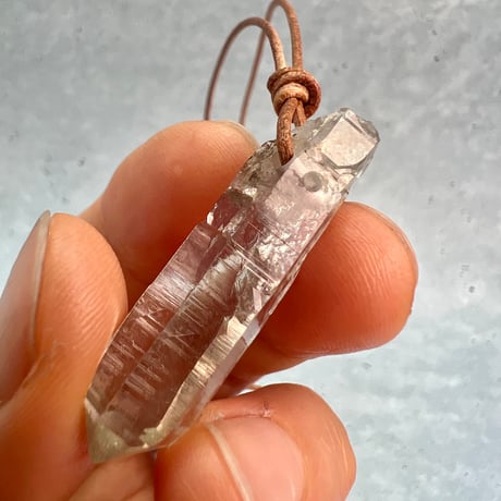 【ガウリシャンカール産】天然ヒマラヤスモーキークォーツ革紐ペンダント⑨/GauriShankar Himalayan Smoky Quartz Pendant
