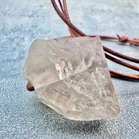 【カイラス産】天然ヒマラヤ水晶革紐付きペンダント④/Kailash Himalayan Quartz Pendant