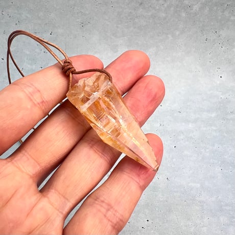 【ガネッシュヒマール産】リモナイトイン天然ヒマラヤ水晶革紐付きペンダント②/GaneshHimal Limonite in Natural Pendant