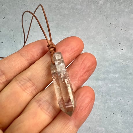 【ガウリシャンカール産】天然ヒマラヤスモーキークォーツ革紐ペンダント⑨/GauriShankar Himalayan Smoky Quartz Pendant