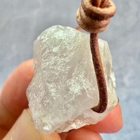【カイラス産】天然ヒマラヤ水晶革紐付きペンダント④/Kailash Himalayan Quartz Pendant