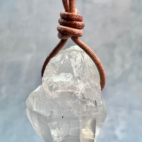 【カイラス産】天然ヒマラヤ水晶革紐付きペンダント⑪/Kailash Himalayan Quartz Pendant