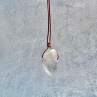 【カイラス産】天然ヒマラヤ水晶革紐付きペンダント⑩/Kailash Himalayan Quartz Pendant
