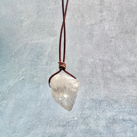 【カイラス産】天然ヒマラヤ水晶革紐付きペンダント④/Kailash Himalayan Quartz Pendant