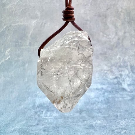 【カイラス産】天然ヒマラヤ水晶革紐付きペンダント②/Kailash Himalayan Quartz Pendant