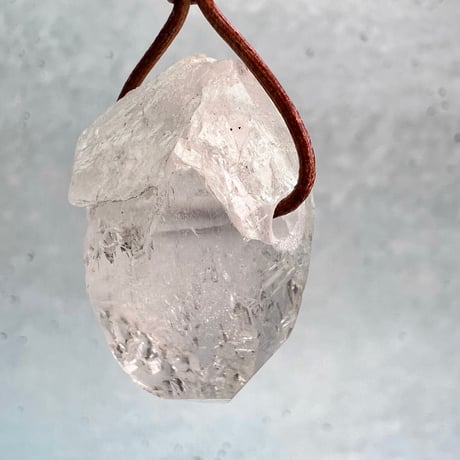 【カイラス産】天然ヒマラヤ水晶革紐付きペンダント⑧/Kailash Himalayan Quartz Pendant