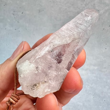 【カイラス産】天然ヒマラヤ水晶革紐付きペンダント⑥/Kailash Himalayan Quartz Pendant