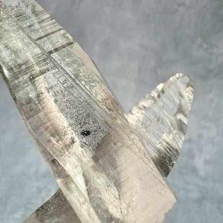 【ガネッシュヒマール産】クローライトイン天然ヒマラヤ水晶/GaneshHimal Chlorite&Albite in Himalayan Quartz