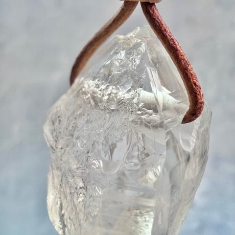 【カイラス産】天然ヒマラヤ水晶革紐付きペンダント⑦/Kailash Himalayan Quartz Pendant