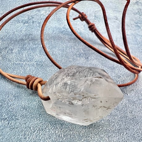 【カイラス産】天然ヒマラヤ水晶革紐付きペンダント⑦/Kailash Himalayan Quartz Pendant