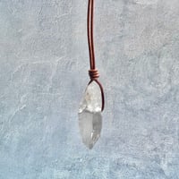 【カイラス産】天然ヒマラヤ水晶革紐付きペンダント⑧/Kailash Himalayan Quartz Pendant