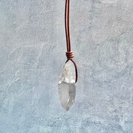 【カイラス産】天然ヒマラヤ水晶革紐付きペンダント⑧/Kailash Himalayan Quartz Pendant