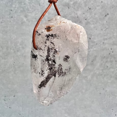 【カイラス産】天然ヒマラヤ水晶革紐付きペンダント⑤/Kailash Himalayan Quartz Pendant