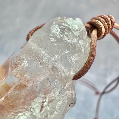 【カイラス産】天然ヒマラヤ水晶革紐付きペンダント⑪/Kailash Himalayan Quartz Pendant