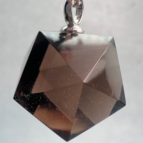 【ガウリシャンカール産】天然ヒマラヤ水晶"手磨き加工"イコサヘドロン"ペンダントトップ③/GauriShankar Himalayan Quartz "Icosahedron"Pendant Top