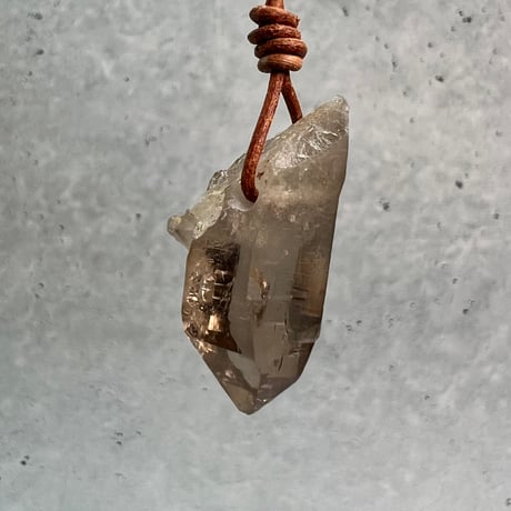 【ガウリシャンカール産】天然ヒマラヤスモーキークォーツ革紐ペンダント③/GauriShankar Himalayan Smoky Quartz Pendant