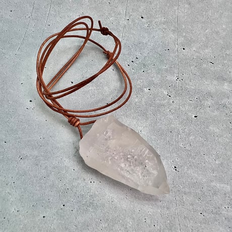 【カイラス産】天然ヒマラヤ水晶革紐付きペンダント③/Kailash Himalayan Quartz Pendant