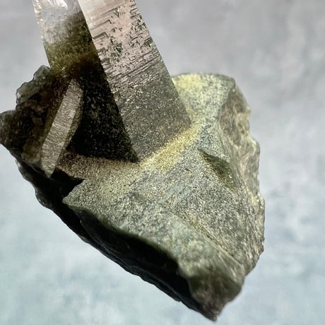 【ガネッシュヒマール産】クローライトイン天然ヒマラヤ水晶/GaneshHimal Chlorite&Albite in Himalayan Quartz