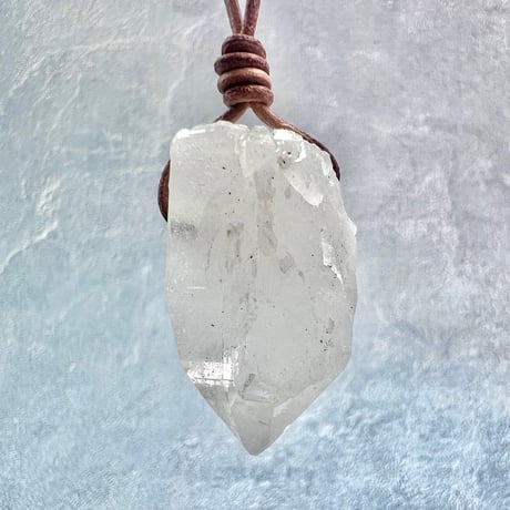 【カイラス産】天然ヒマラヤ水晶革紐付きペンダント⑤/Kailash Himalayan Quartz Pendant