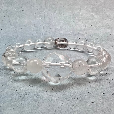 【デザインブレスレット】カイラス産×アンナプルナ産天然ヒマラヤ水晶+シルバーチャーム/Kailash×Annapurna Himalayan Quartz×Silver charm
