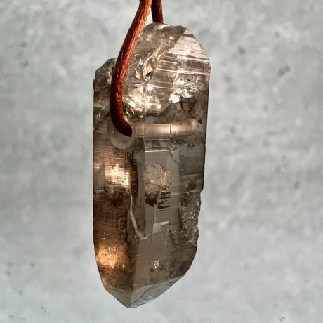 【ガウリシャンカール産】天然ヒマラヤスモーキークォーツ革紐ペンダント②/GauriShankar Himalayan Smoky Quartz Pendant