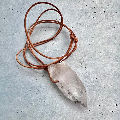【カイラス産】天然ヒマラヤ水晶革紐付きペンダント⑦/Kailash Himalayan Quartz Pendant