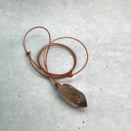 【ガウリシャンカール産】天然ヒマラヤスモーキークォーツ革紐ペンダント③/GauriShankar Himalayan Smoky Quartz Pendant