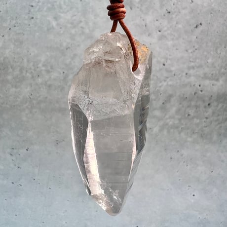 【ガネッシュヒマール産】天然ヒマラヤ水晶革紐付きペンダント④/GaneshHimal Limonite in Natural Pendant