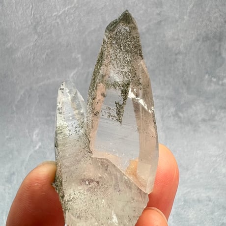 【ガネッシュヒマール産】クローライトイン天然ヒマラヤ水晶/GaneshHimal Chlorite&Albite in Himalayan Quartz