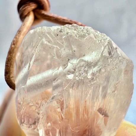 【カイラス産】天然ヒマラヤ水晶革紐付きペンダント⑦/Kailash Himalayan Quartz Pendant