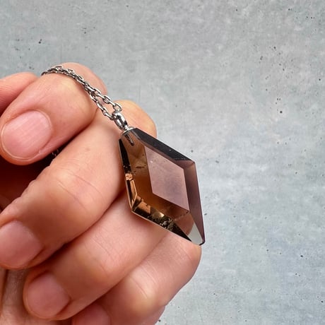 【ガウリシャンカール産】天然ヒマラヤスモーキークォーツ ファセットカットペンダントトップ/GauriShankar Smoky Quartz Facet Cut Pendant Top