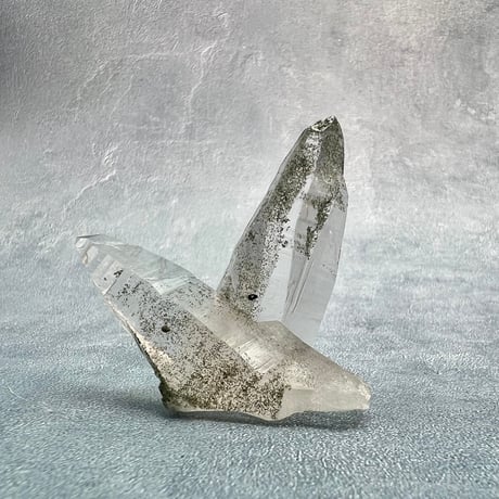【ガネッシュヒマール産】クローライトイン天然ヒマラヤ水晶/GaneshHimal Chlorite&Albite in Himalayan Quartz