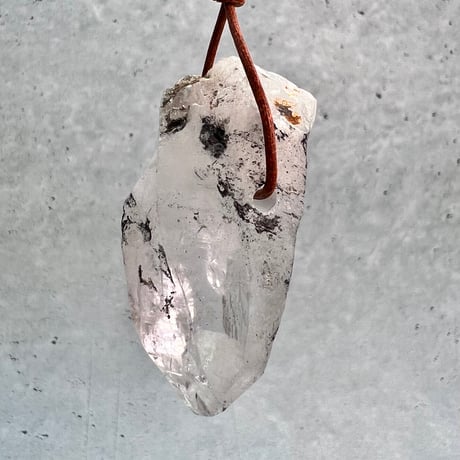【カイラス産】天然ヒマラヤ水晶革紐付きペンダント⑤/Kailash Himalayan Quartz Pendant