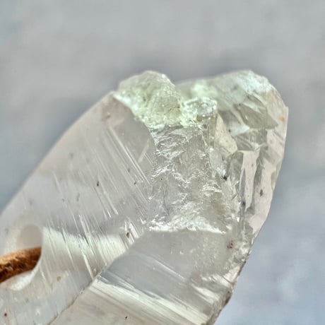 【カイラス産】天然ヒマラヤ水晶革紐付きペンダント⑥/Kailash Himalayan Quartz Pendant