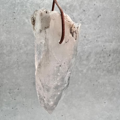 【カイラス産】天然ヒマラヤ水晶革紐付きペンダント⑥/Kailash Himalayan Quartz Pendant
