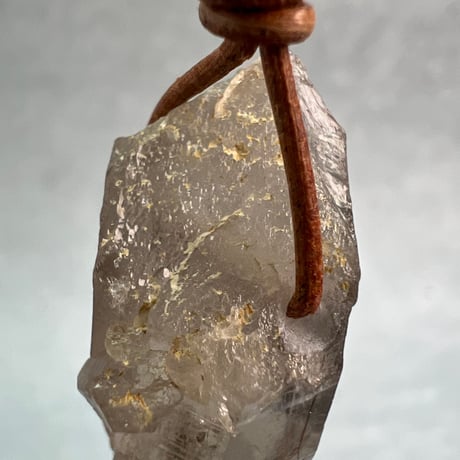 【ガウリシャンカール産】天然ヒマラヤスモーキークォーツ革紐ペンダント③/GauriShankar Himalayan Smoky Quartz Pendant