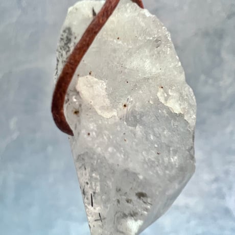 【カイラス産】天然ヒマラヤ水晶革紐付きペンダント⑩/Kailash Himalayan Quartz Pendant