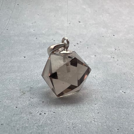 【ガウリシャンカール産】天然ヒマラヤ水晶"手磨き加工"イコサヘドロン"ペンダントトップ②/GauriShankar Himalayan Quartz "Icosahedron"Pendant Top